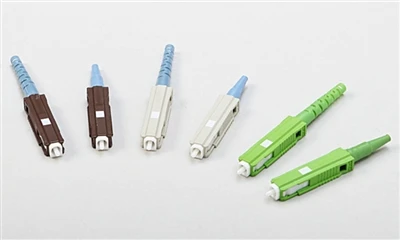 Ensine a todos como usar conectores rápidos de fibra óptica