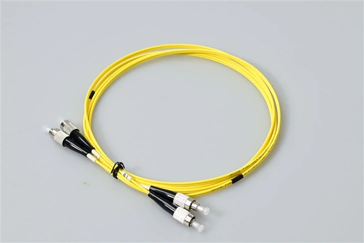 Revestimento de PVC amarelo simples do cabo 2.0mm do único modo 9/125 de FC UPC