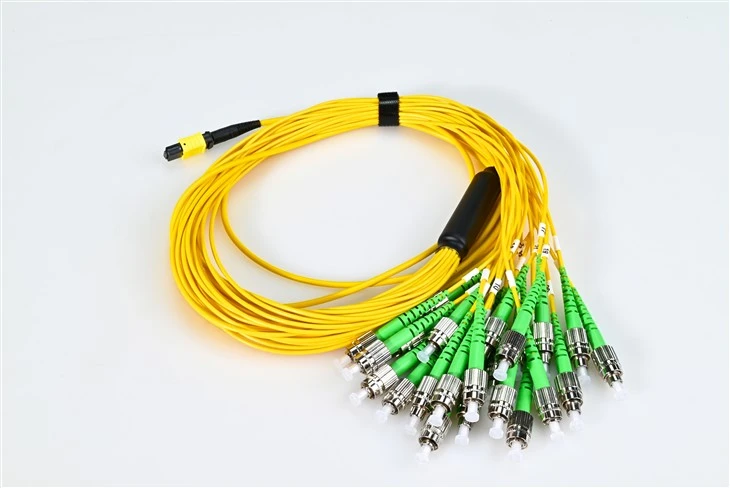 Cabo de remendo Mtp da fibra ótica ao núcleo do amarelo 24 de Fc Apc 3.0mm