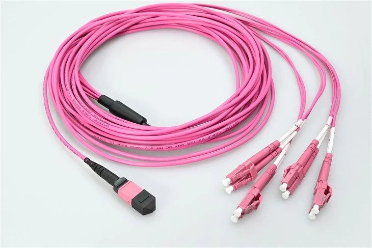 MTP para LC 8-cabo breakout de fibra OM4 Plenum com conector MTP de baixa perda de 0,35dB
