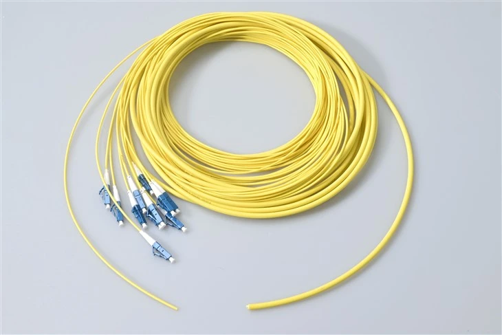 Pigtail de fibra óptica de 12 núcleos SC/UPC, 9/125 SM 0,9mm PVC/LSZH